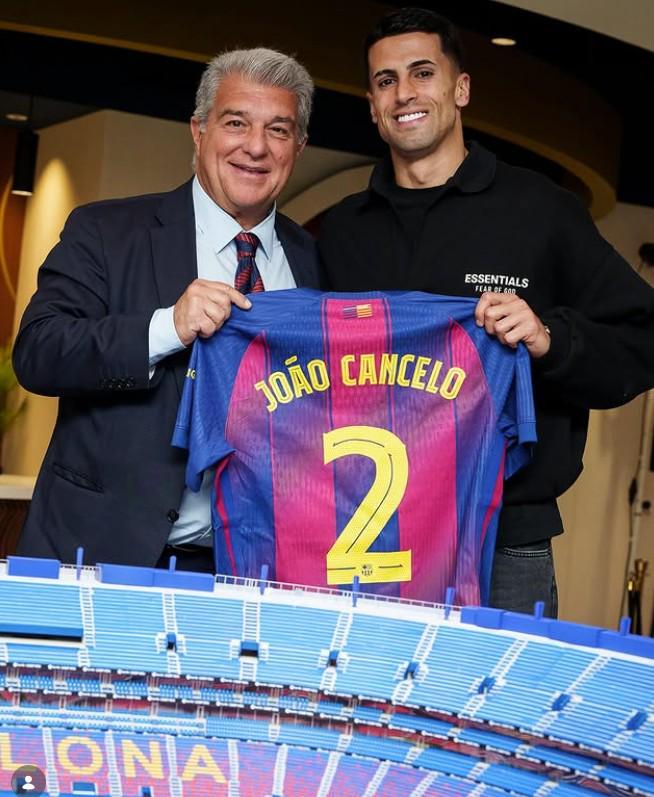 开云官网-重新披上2号球衣，坎塞洛选择与第一次租借巴萨时相同号码