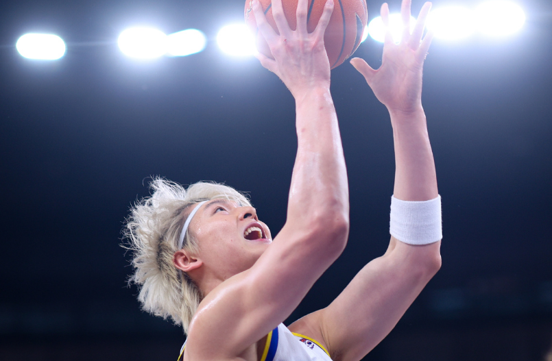 开云-丢联赛第一！上海爆冷遭深圳终结9连胜 张镇麟仅5分史密斯38+7