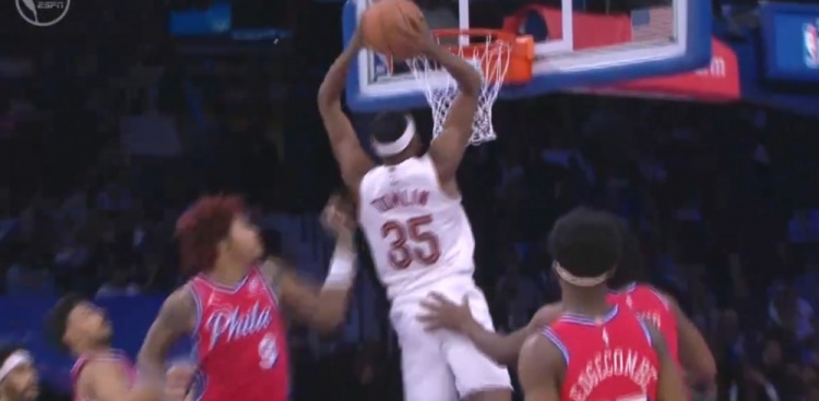 开云-追回来了！汤姆林切入接泰森妙传双手砸扣2+1