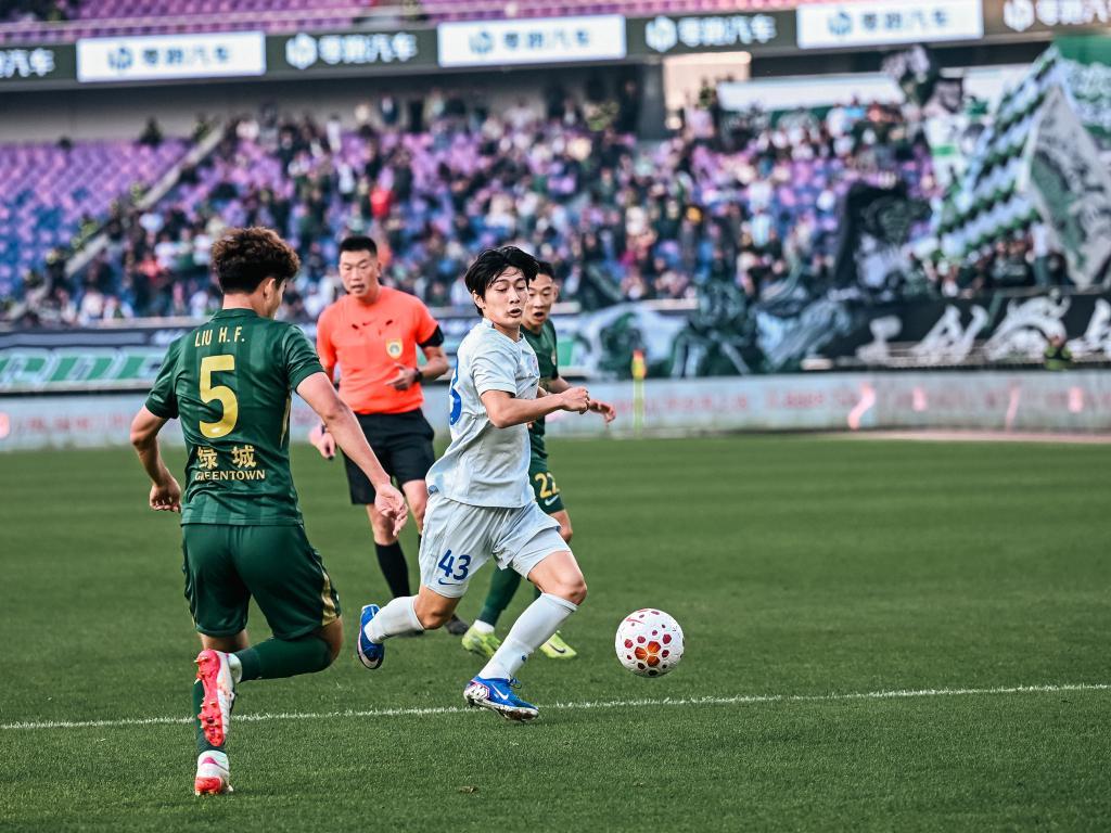 开云-中超观察｜超高上座率令人欣喜，争议判罚需要警惕